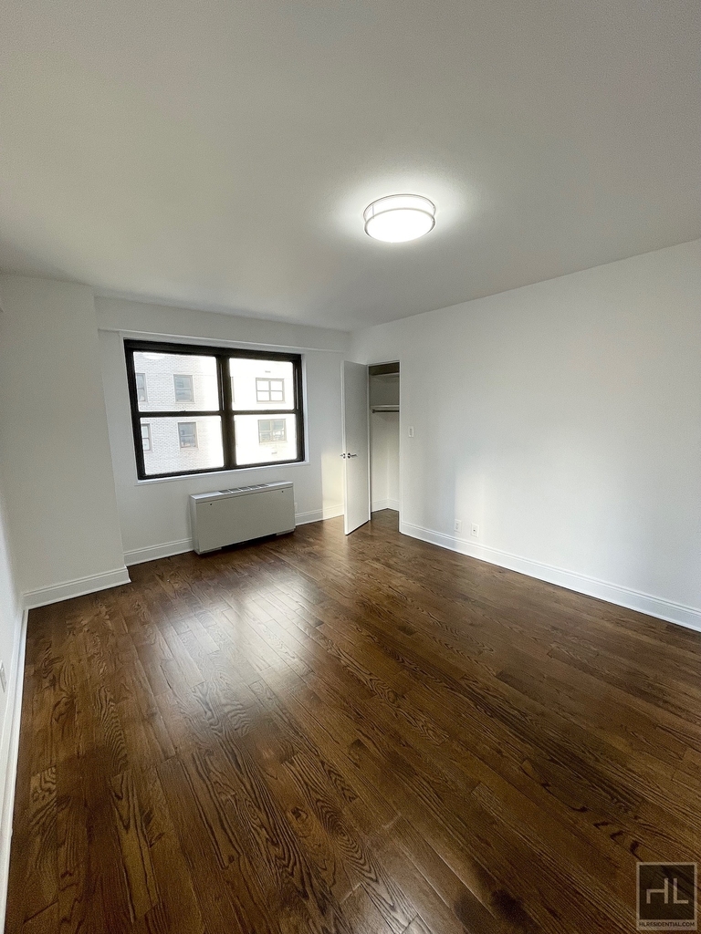 East 89th Street - Photo 11