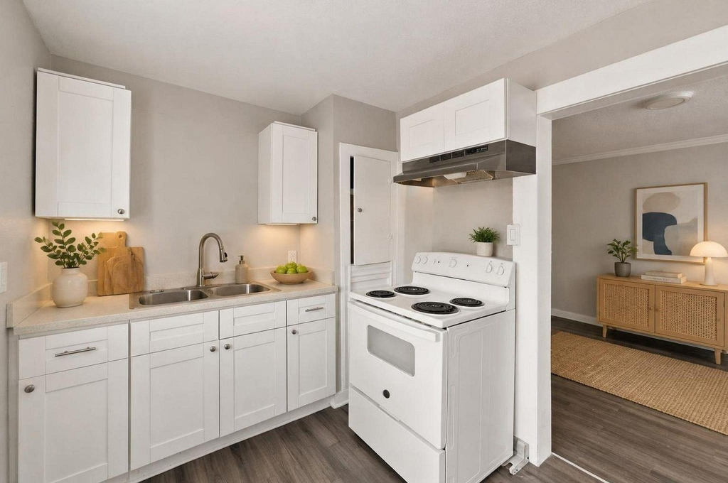 1401 Collier Street - Photo 3