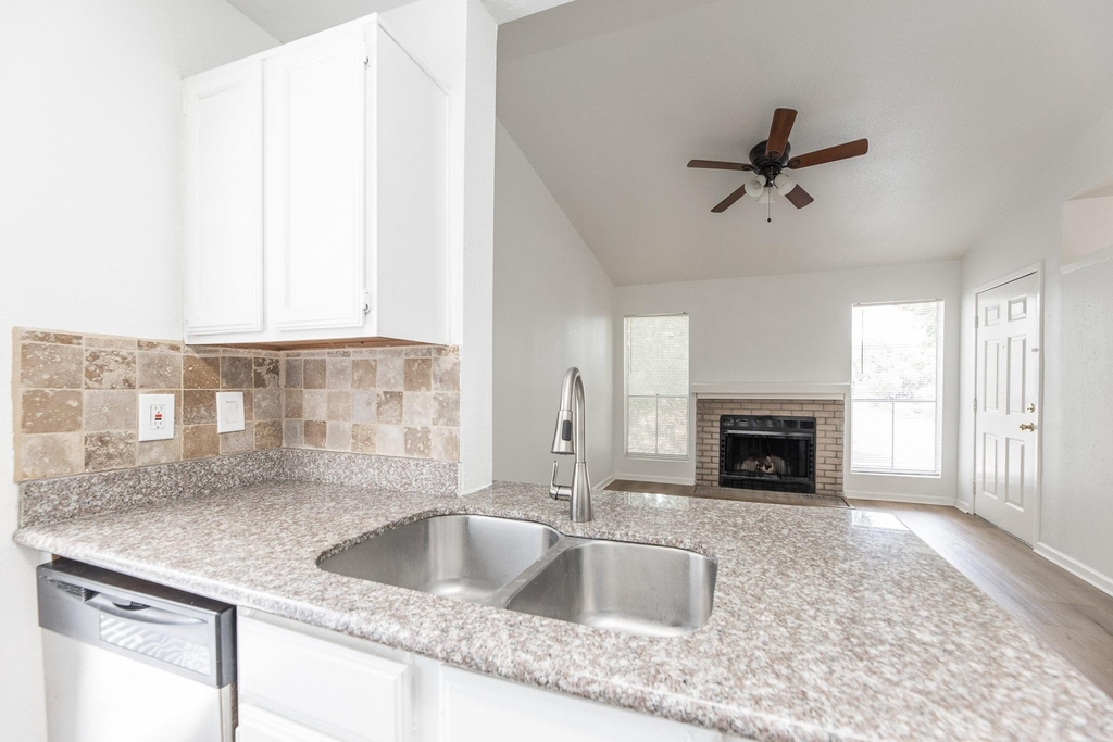 3900 Woodchase Drive - Photo 8