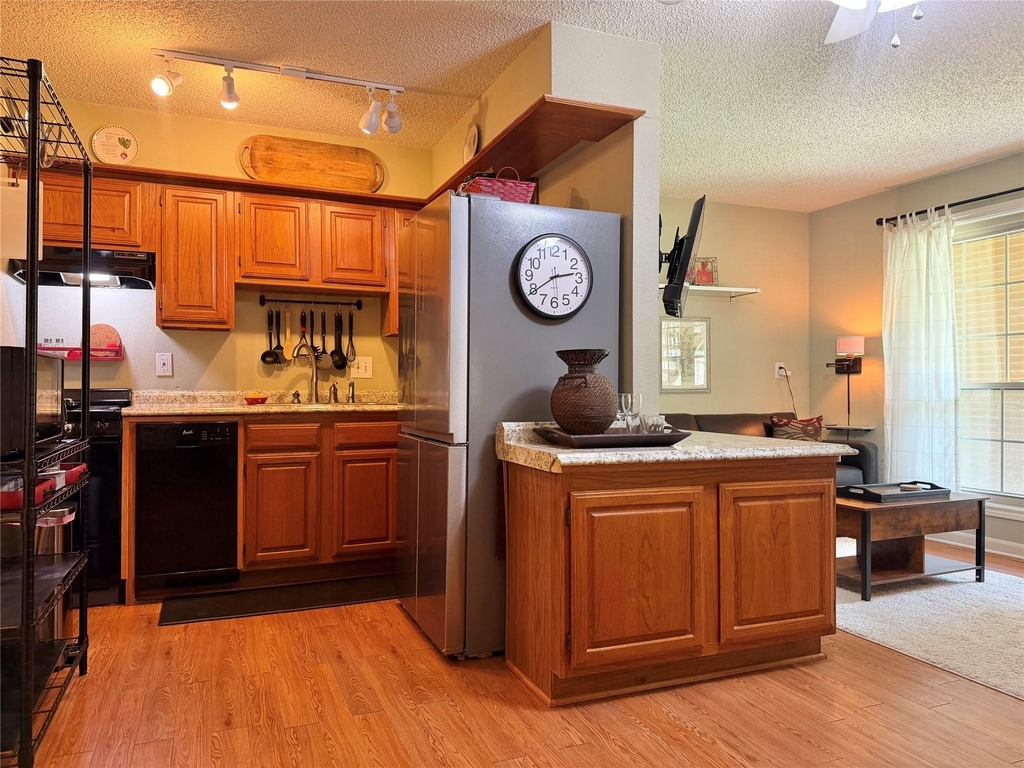 1311 Antoine Drive - Photo 4