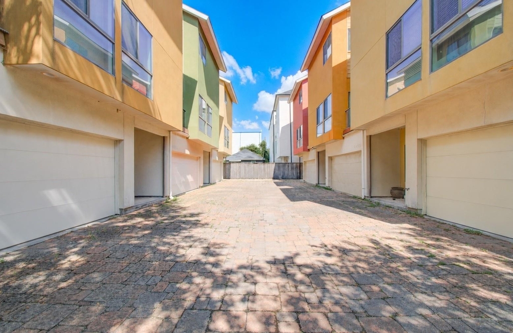 4410 Spencer Street - Photo 1