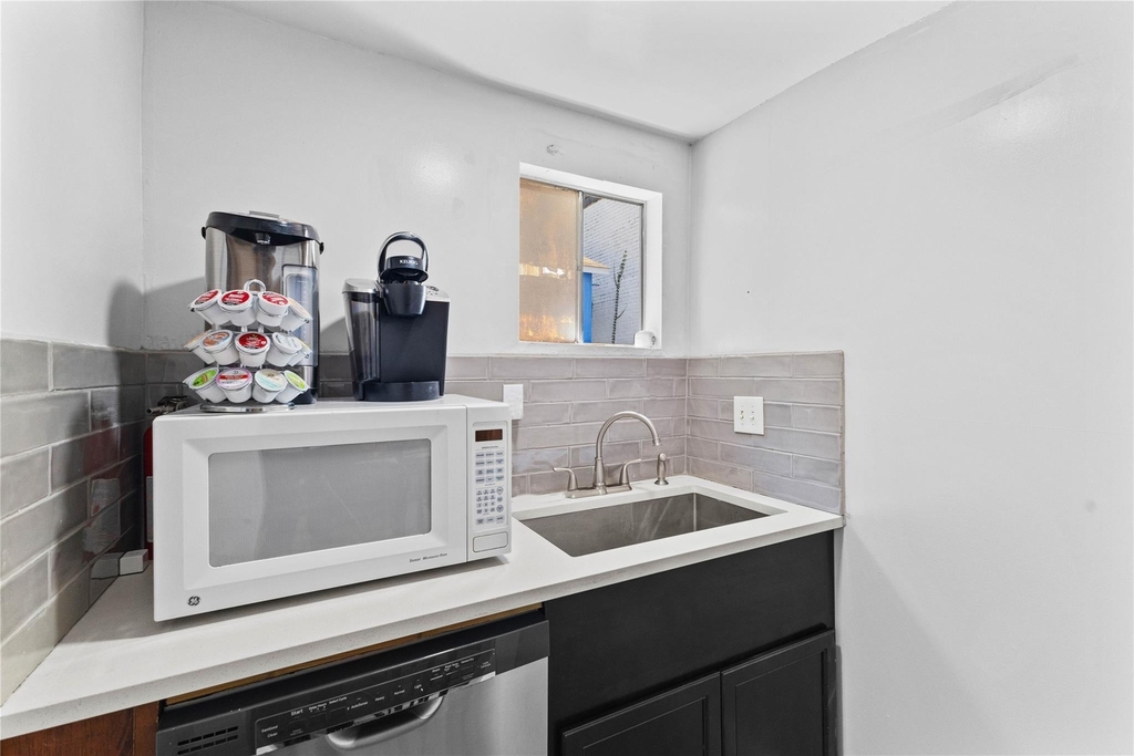 2511 Whitney - Photo 19