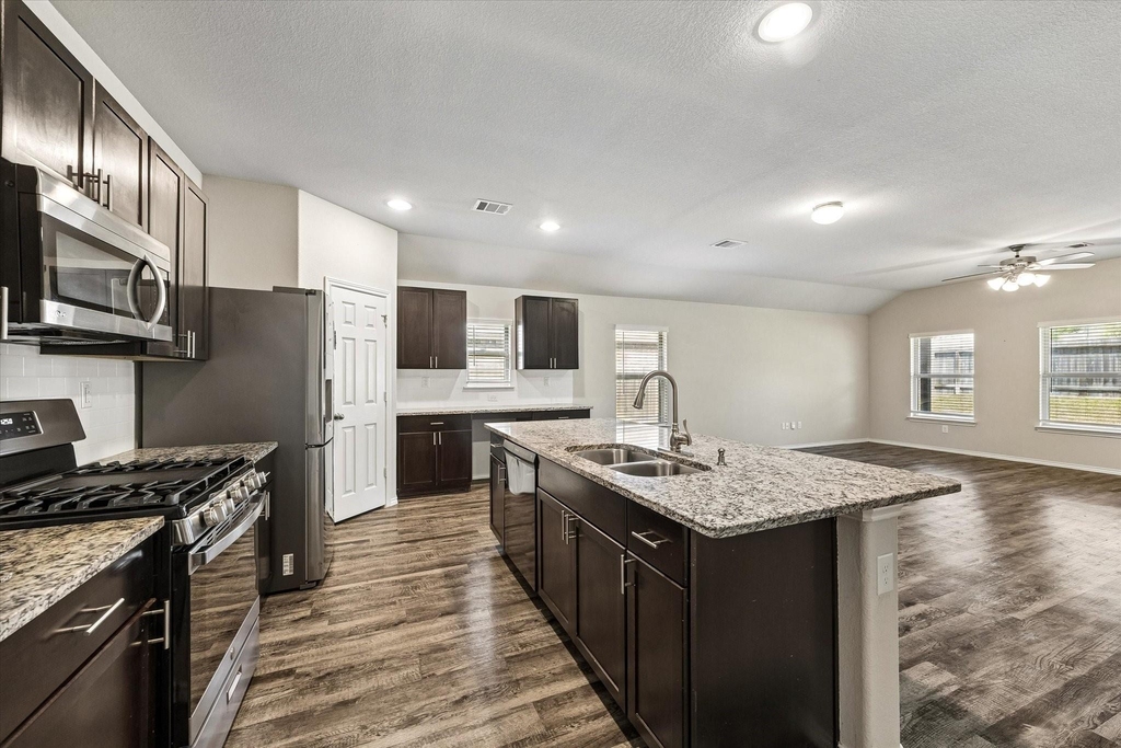 111 Valiant Ridge Trail - Photo 2