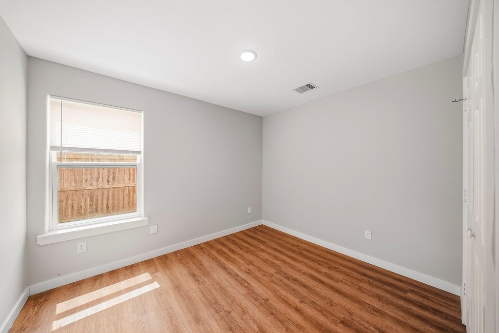 8705 Bertwood Street - Photo 12