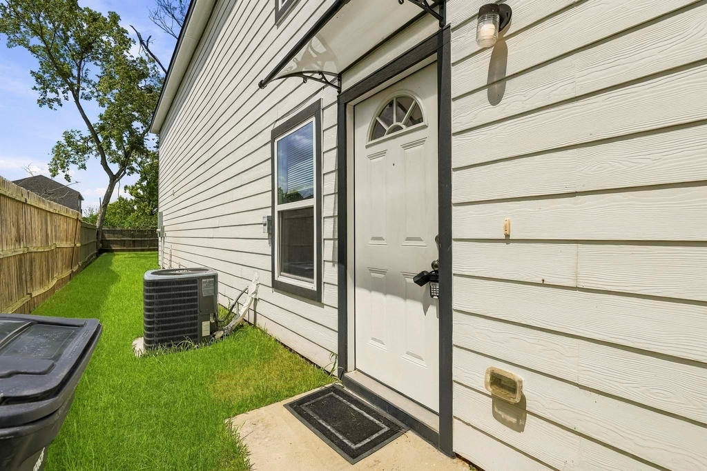 8705 Bertwood Street - Photo 2