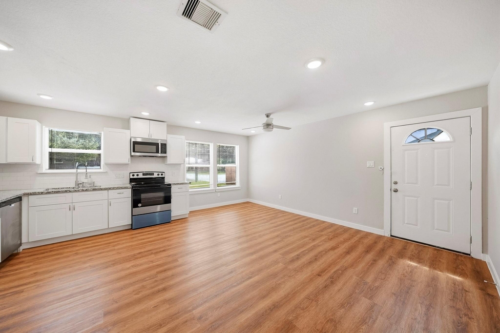 8705 Bertwood Street - Photo 3