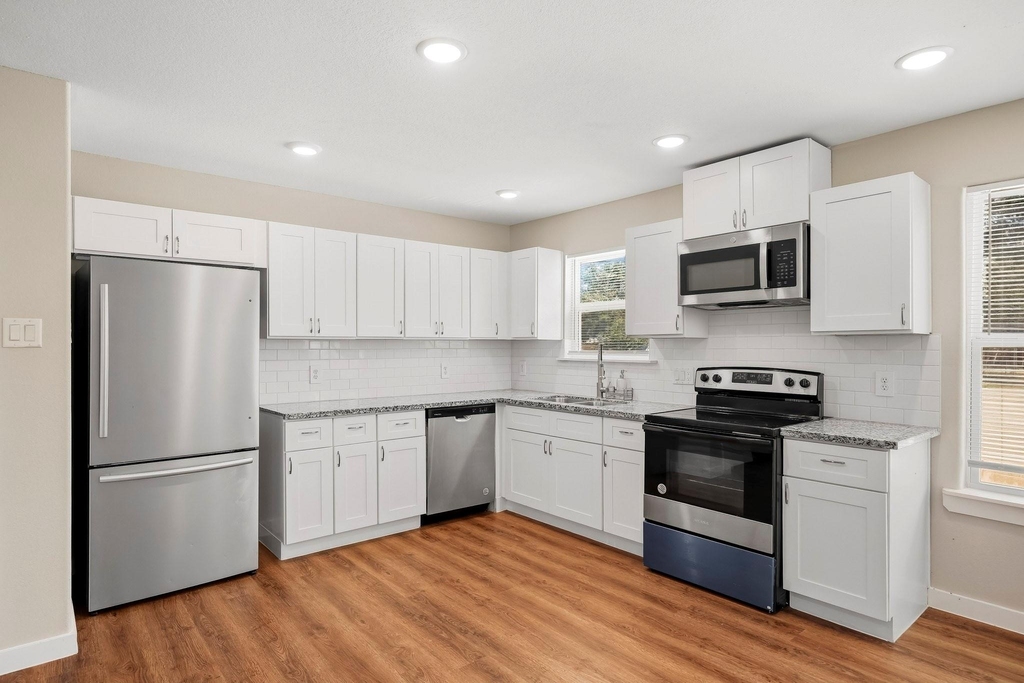 8705 Bertwood Street - Photo 5