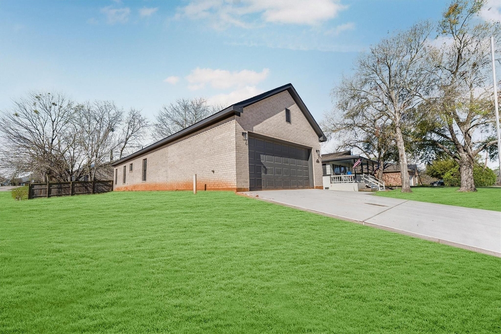 10703 Hillside Drive - Photo 6