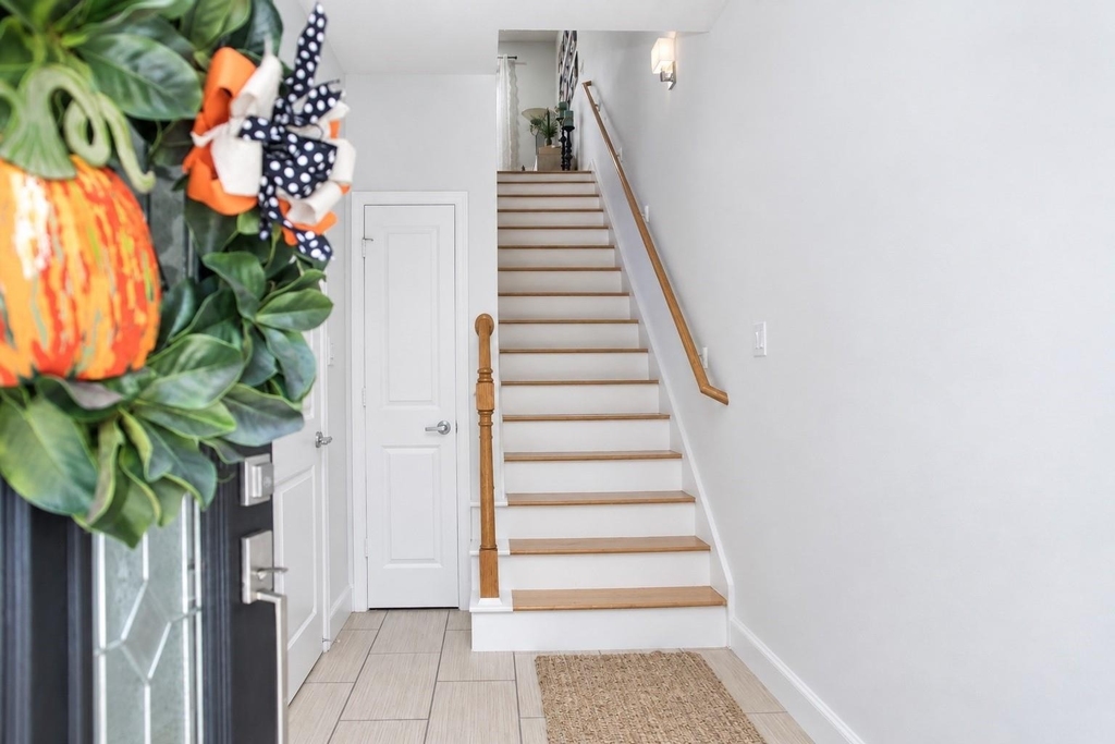 2904 Chenevert Street - Photo 1