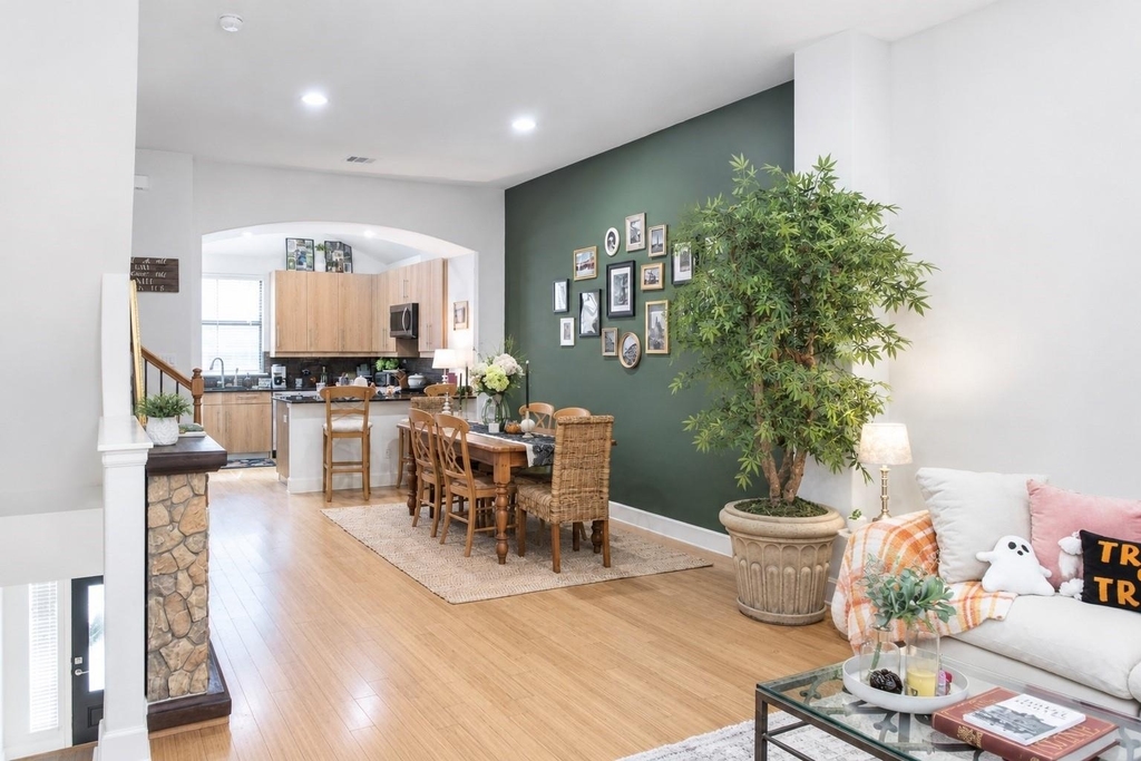 2904 Chenevert Street - Photo 5