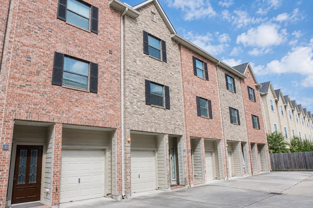 2904 Chenevert Street - Photo 0