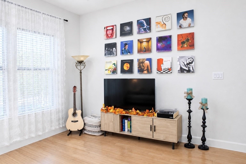 2904 Chenevert Street - Photo 4