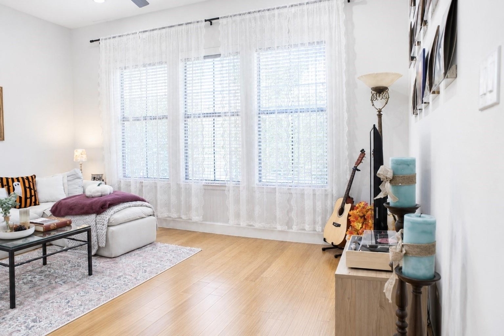2904 Chenevert Street - Photo 3