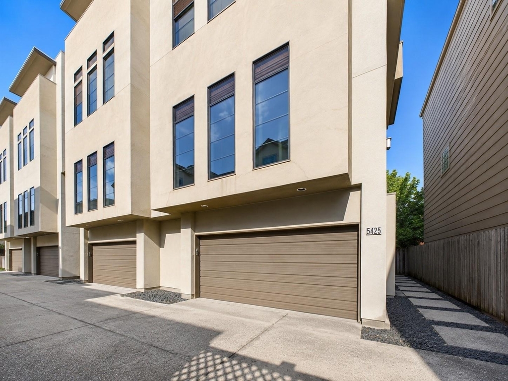 5425 Floyd Street - Photo 0
