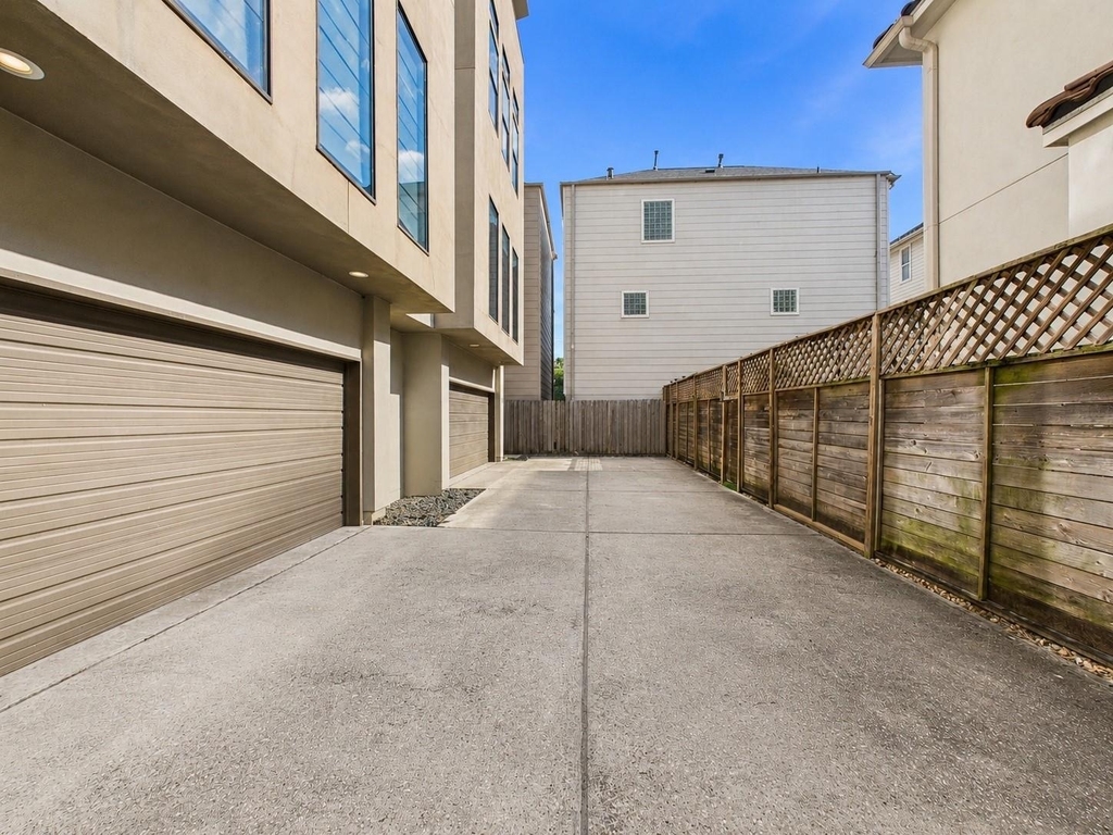 5425 Floyd Street - Photo 24