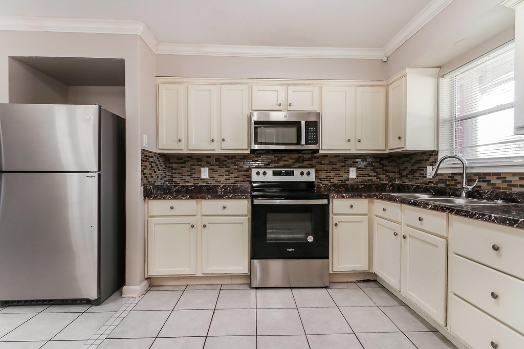 12805 Bexley Drive - Photo 5