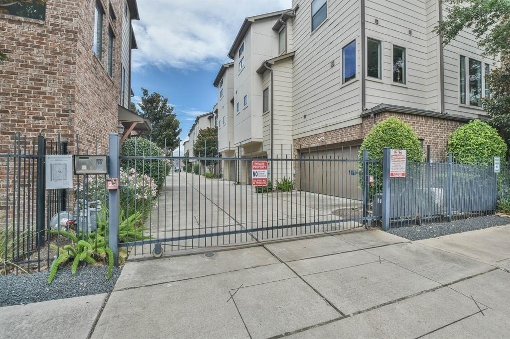 1921 Summer Street - Photo 0