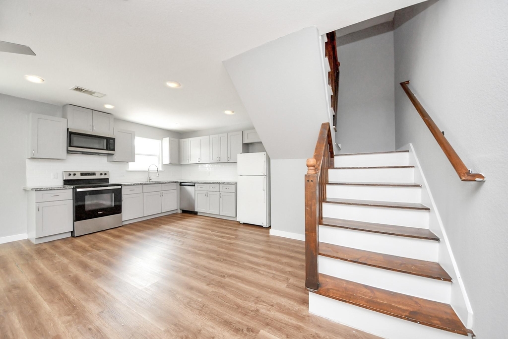 8125 Eastover Street - Photo 7