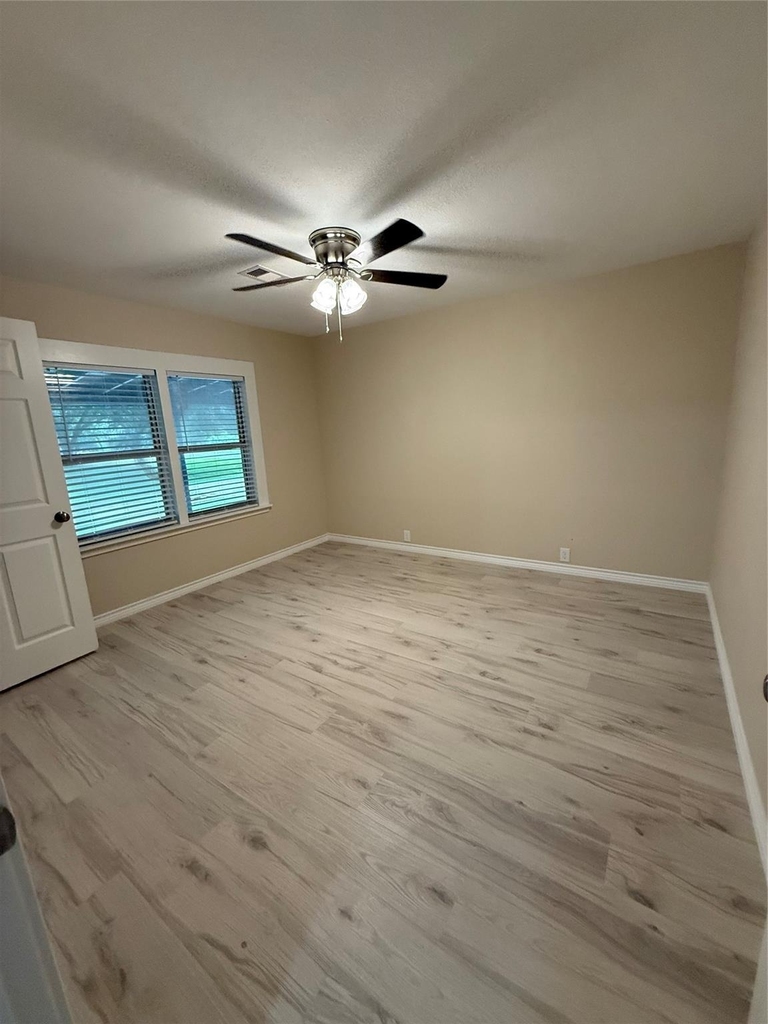 1102 E 2nd Street - Photo 10