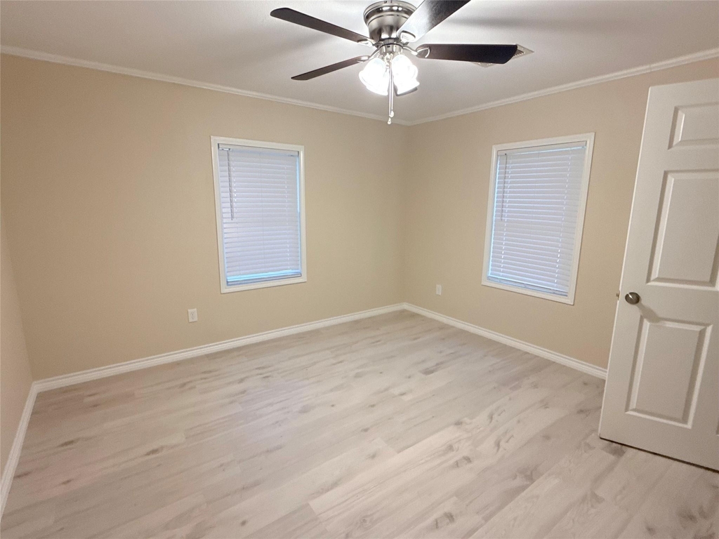 1102 E 2nd Street - Photo 9