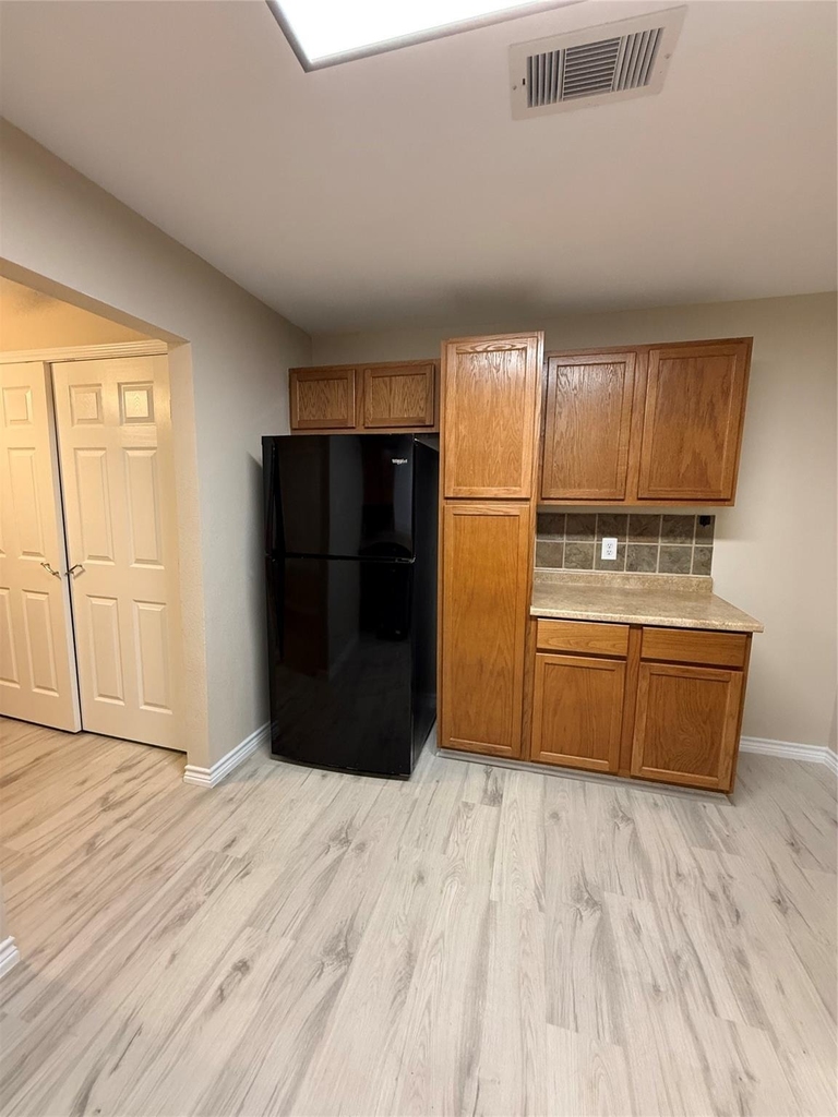 1102 E 2nd Street - Photo 12