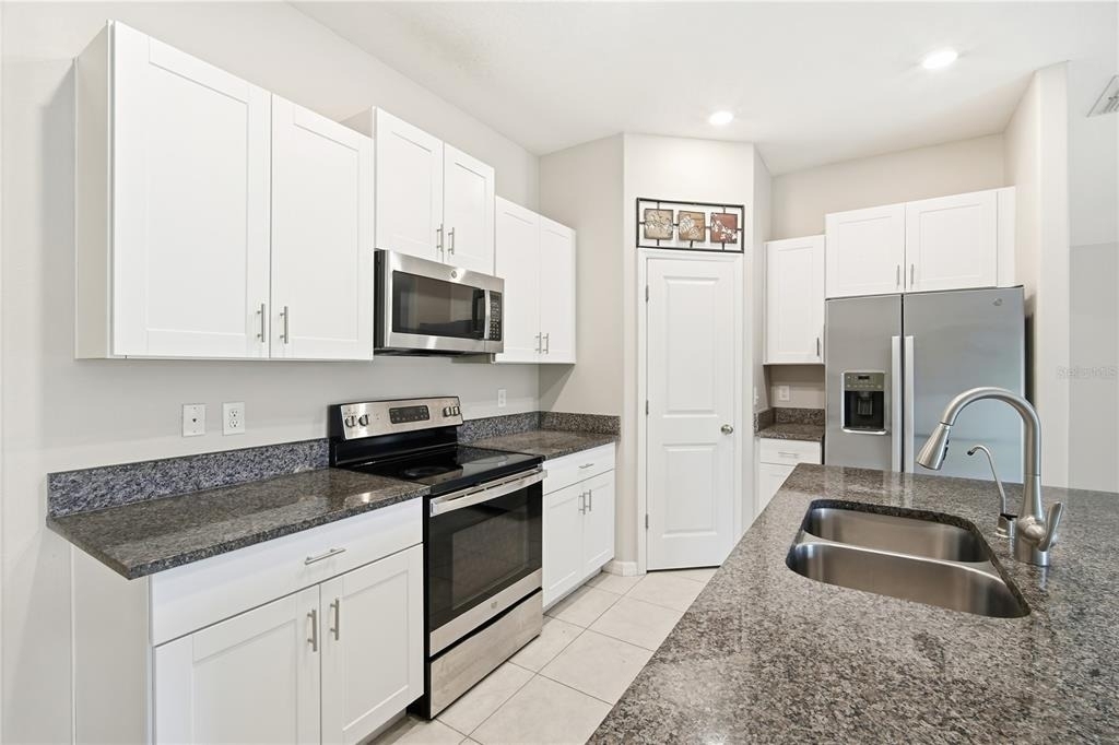 1882 Silver Star Place - Photo 7