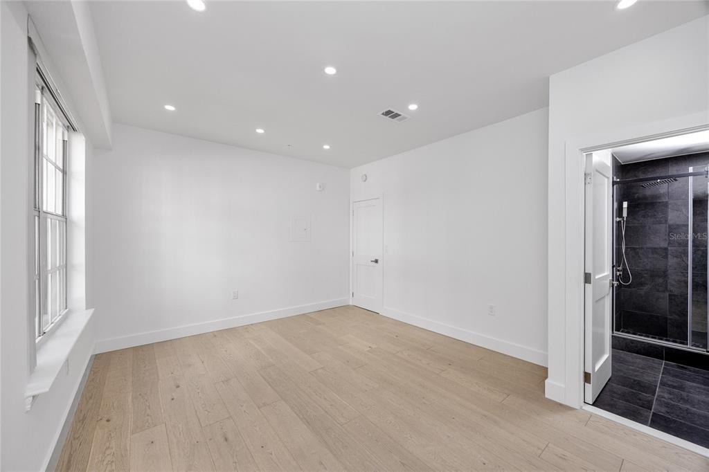 701 Mirror Lake Drive N - Photo 22