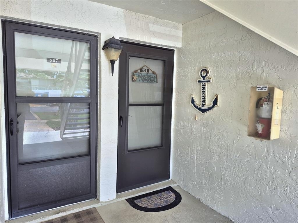 305 Meadow Lane - Photo 3