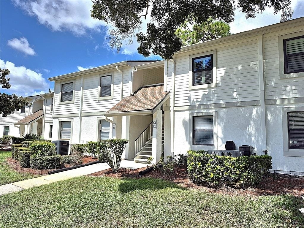 305 Meadow Lane - Photo 0