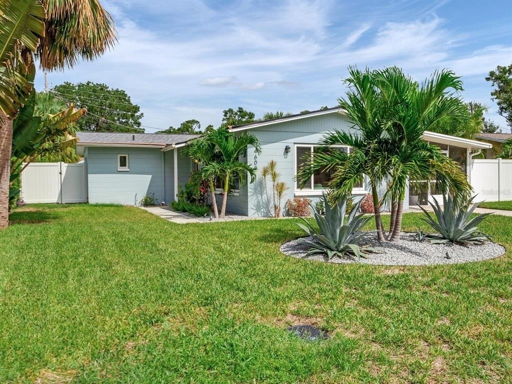 4609 W Hawthorne Road - Photo 2