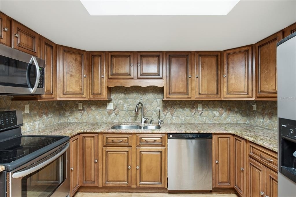 6225 Bayside Drive - Photo 18