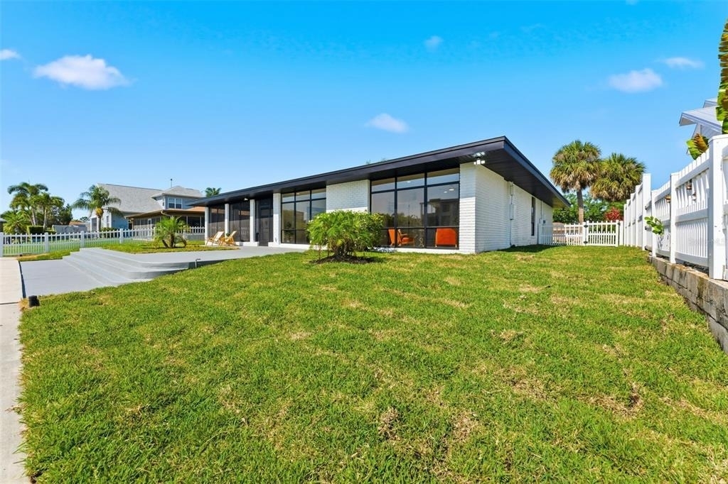 3917 E Eden Roc Circle - Photo 19