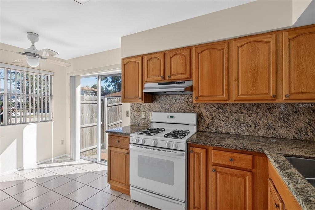1049 Trowbridge Court - Photo 8