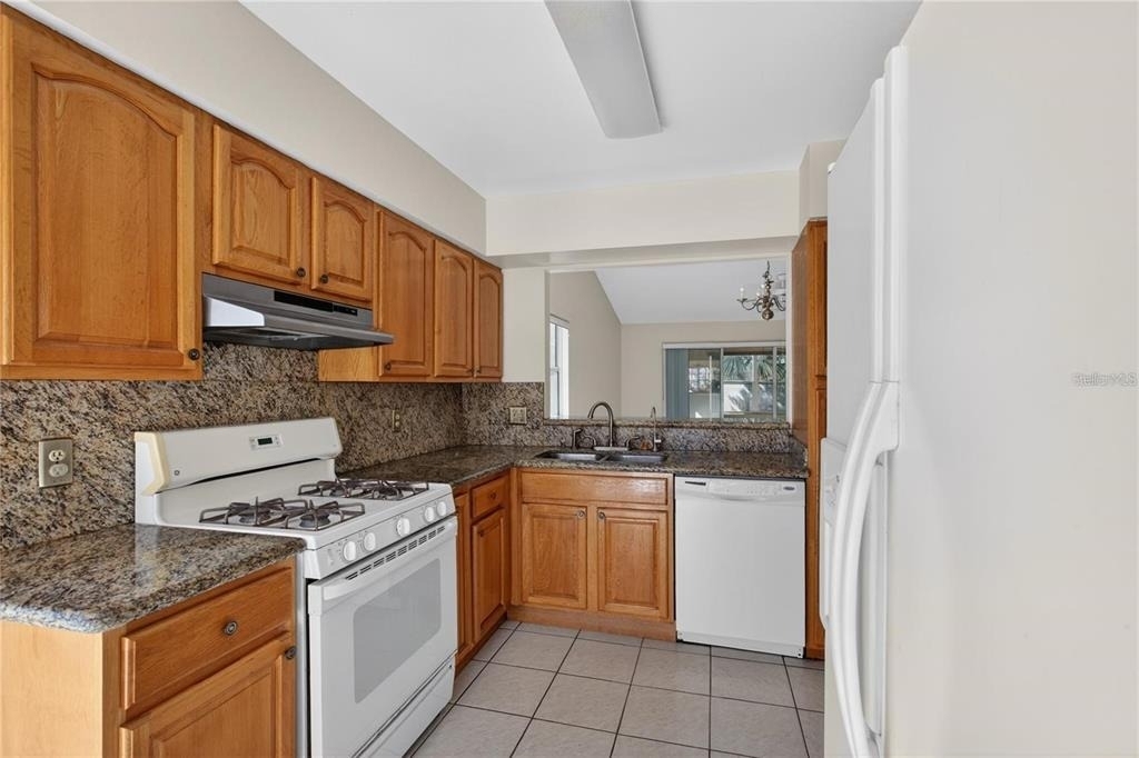 1049 Trowbridge Court - Photo 9