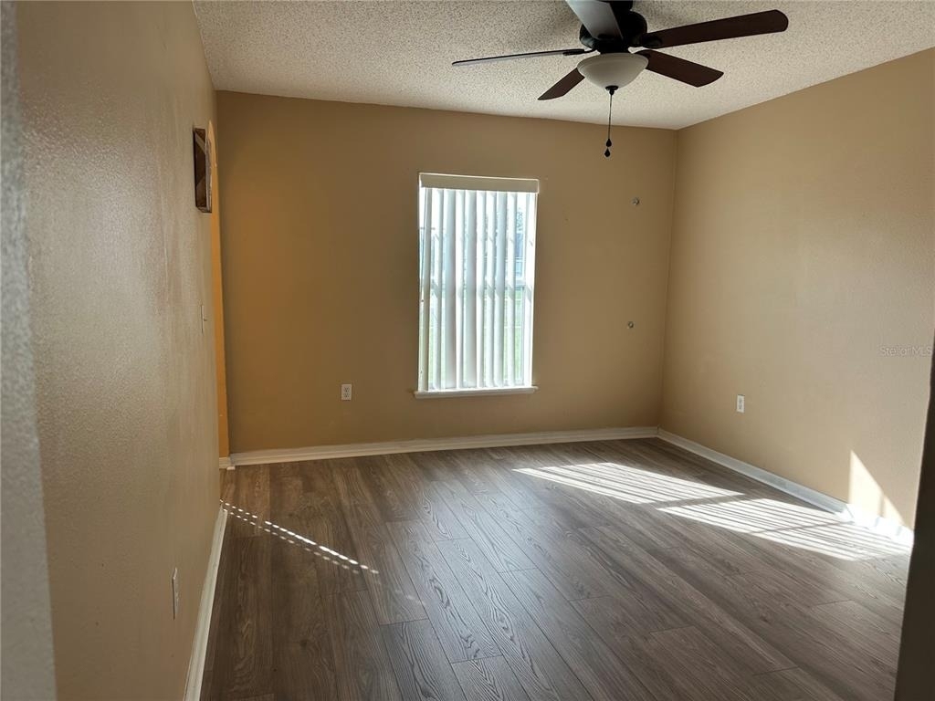 2032 Elmhurst Lane - Photo 10