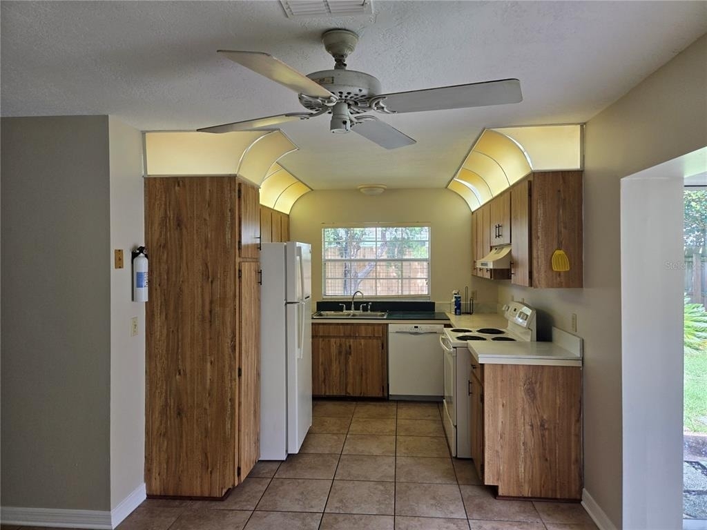 1666 Tremont Lane - Photo 4
