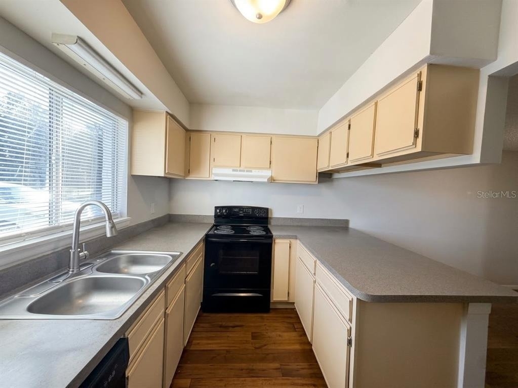 4419 S Semoran Boulevard - Photo 1