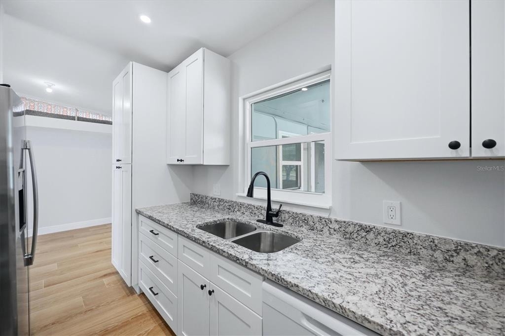 2320 Colgate Avenue - Photo 10