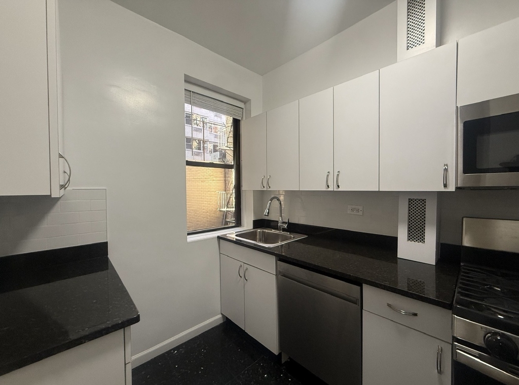 71WEST 12TH STREET#1G - Photo 2