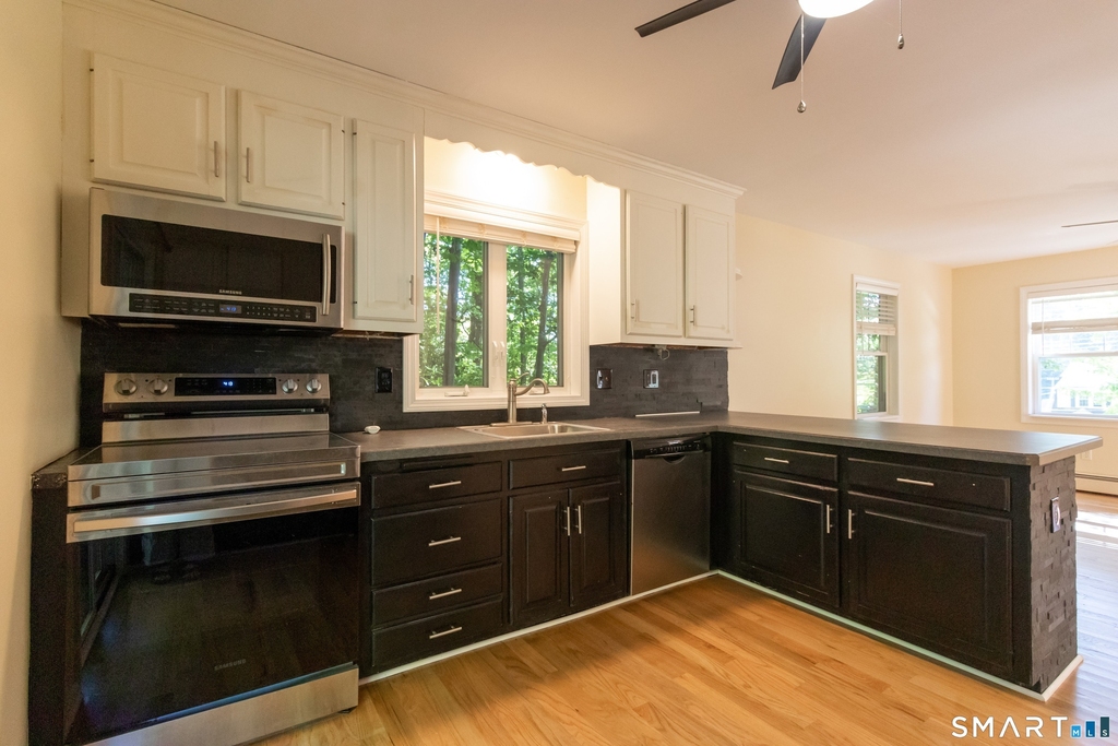 325 Farmington Avenue - Photo 4