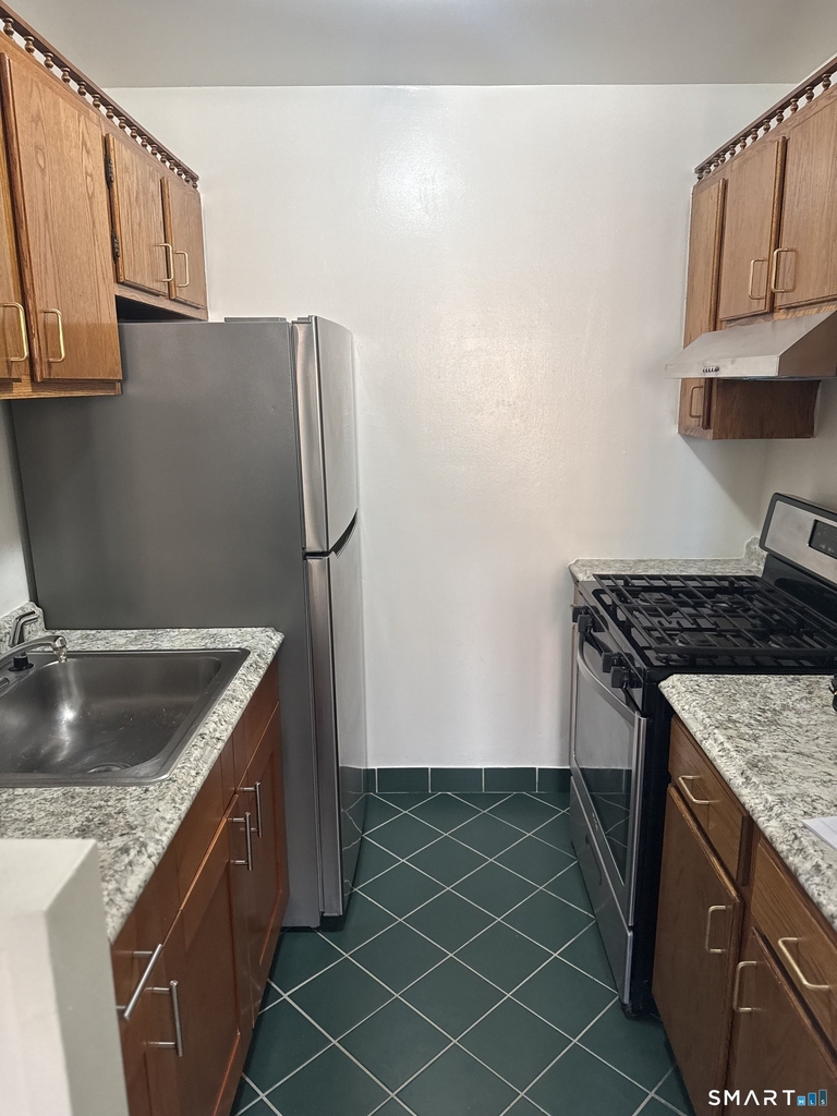 140 Grove Street - Photo 3