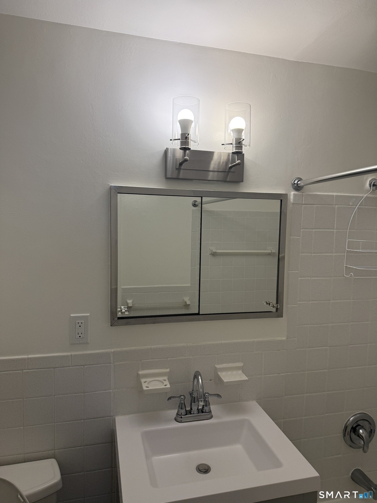 140 Grove Street - Photo 5