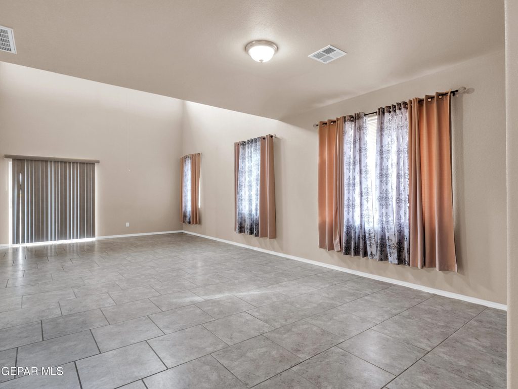 12400 Chamberlain Drive - Photo 3