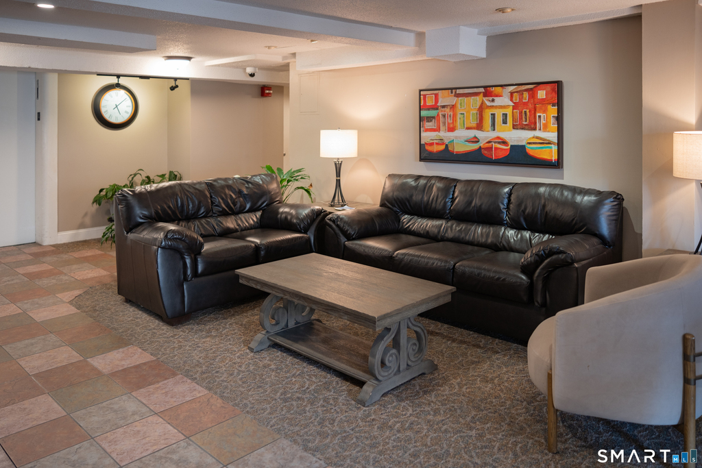 893 Farmington Avenue - Photo 15