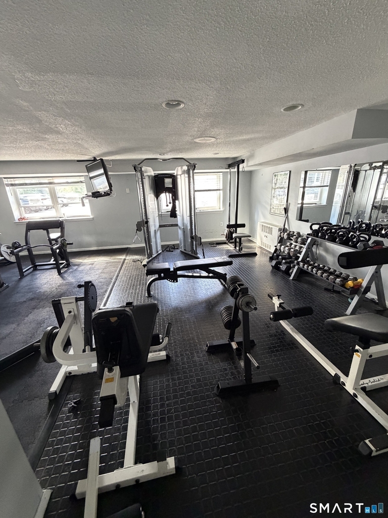 893 Farmington Avenue - Photo 24