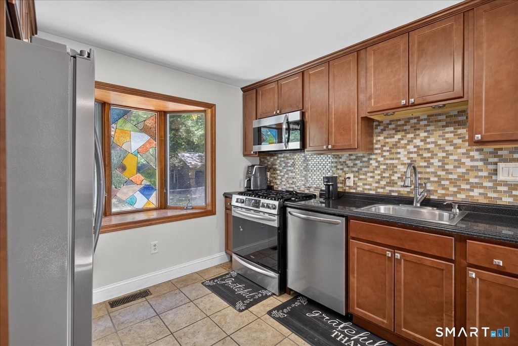 240 Derby Avenue - Photo 18