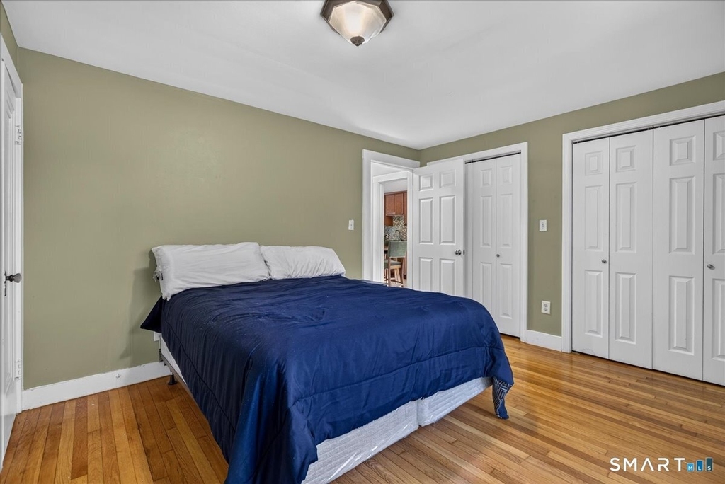 240 Derby Avenue - Photo 13