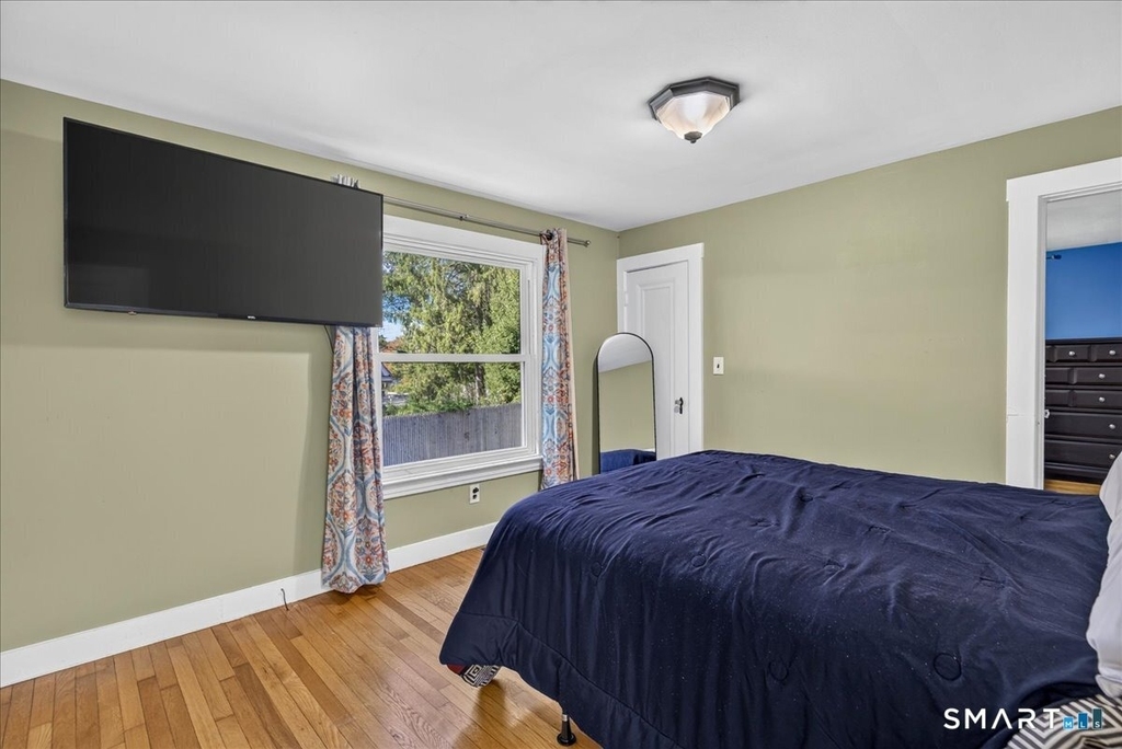 240 Derby Avenue - Photo 12
