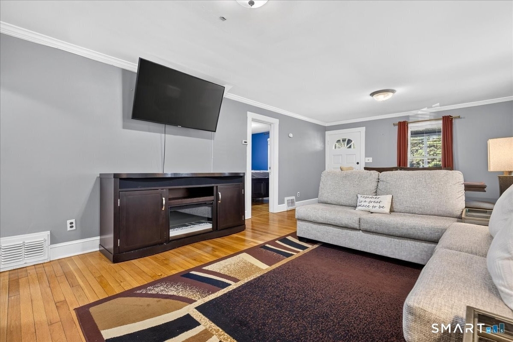 240 Derby Avenue - Photo 8