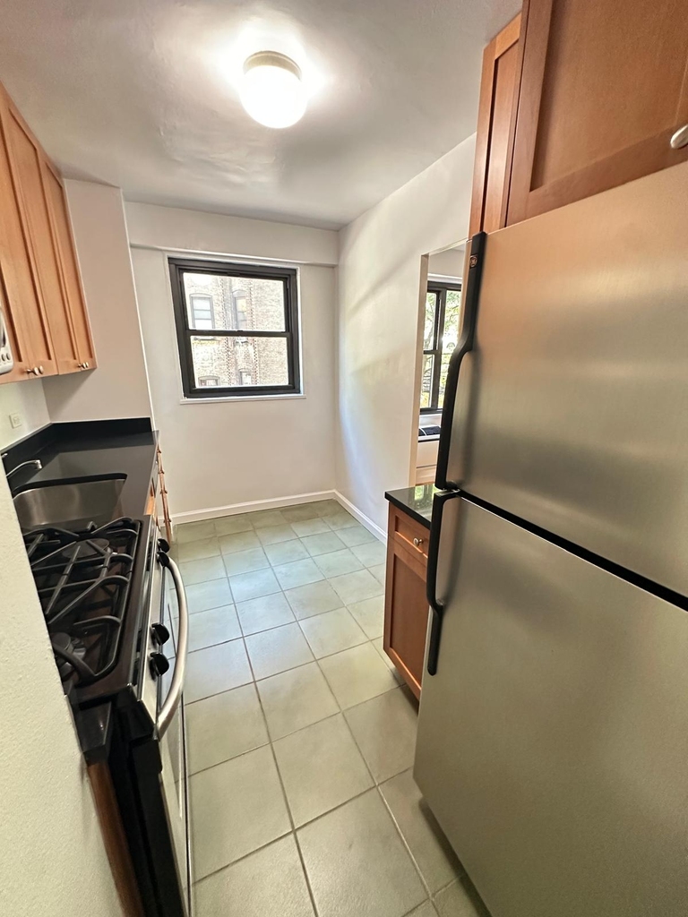 350 West 51st Street - Photo 1